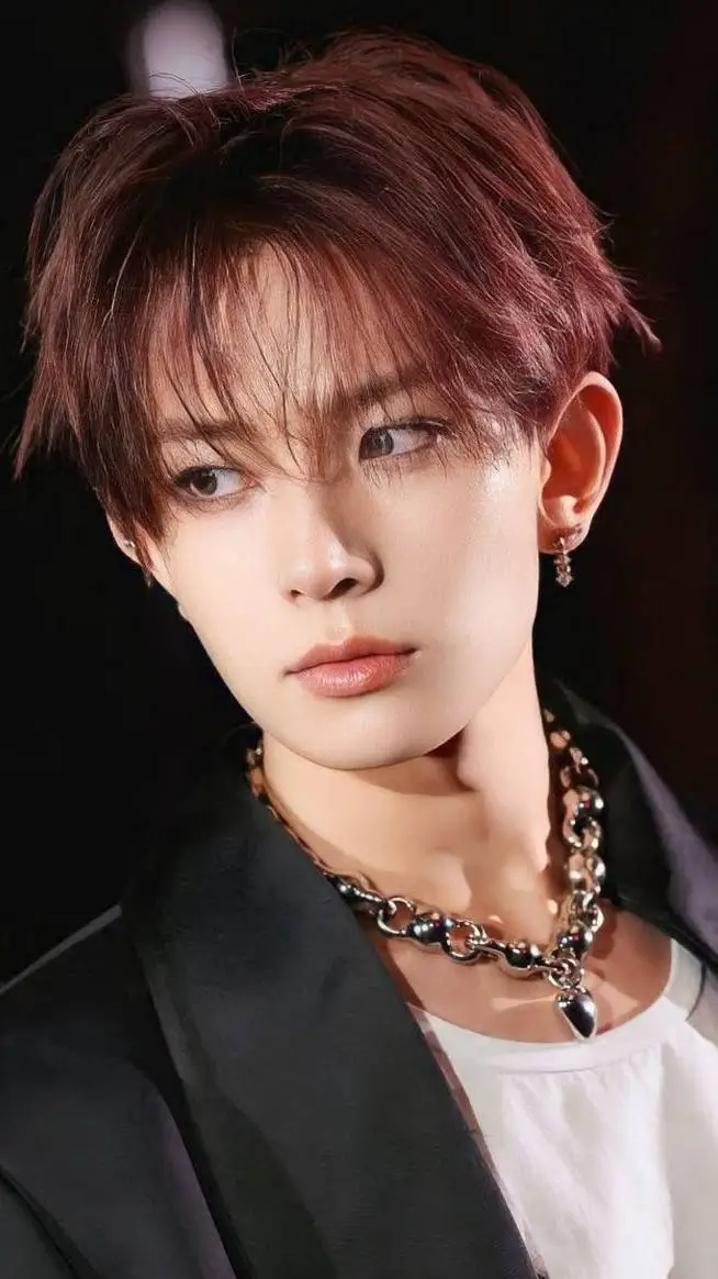 ai character: Heeseung  background