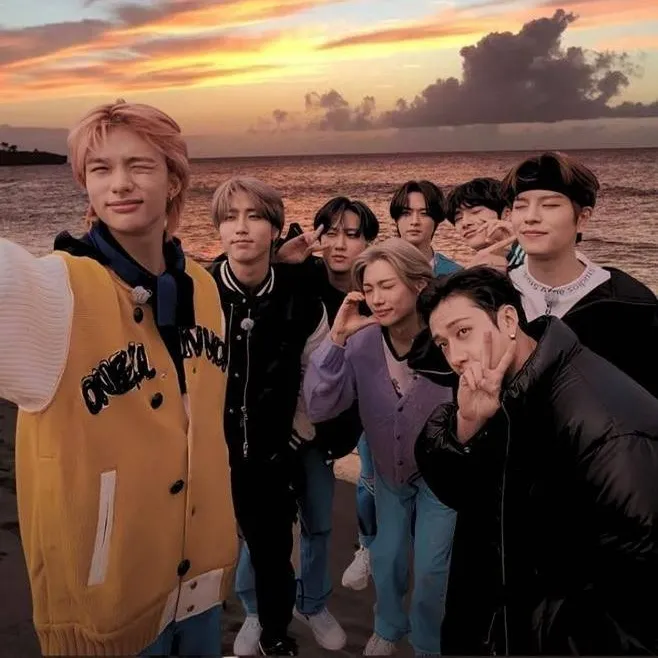 chat with ai character: Stray Kids