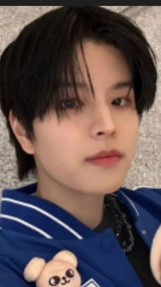 ai character: seungmin background