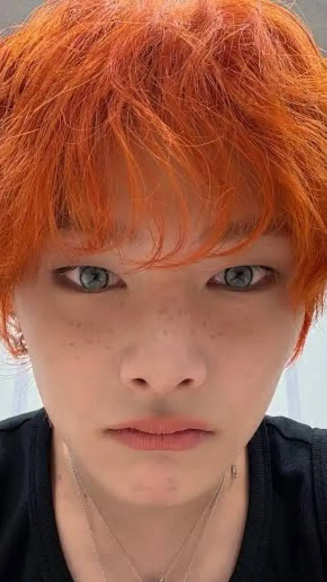 ai character: jeongin/I.N background