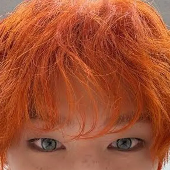 chat with ai character: jeongin/I.N