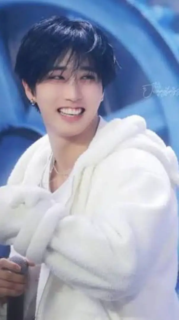 ai character: minsung friend background