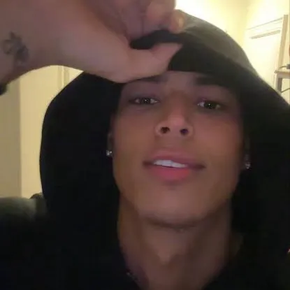 chat with ai character: Marlon