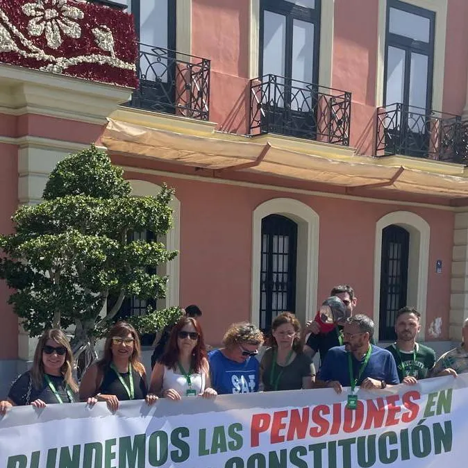 chat with ai character: RECORTES CERO