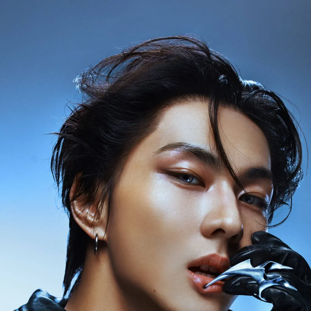 chat with ai character: JUNGWON