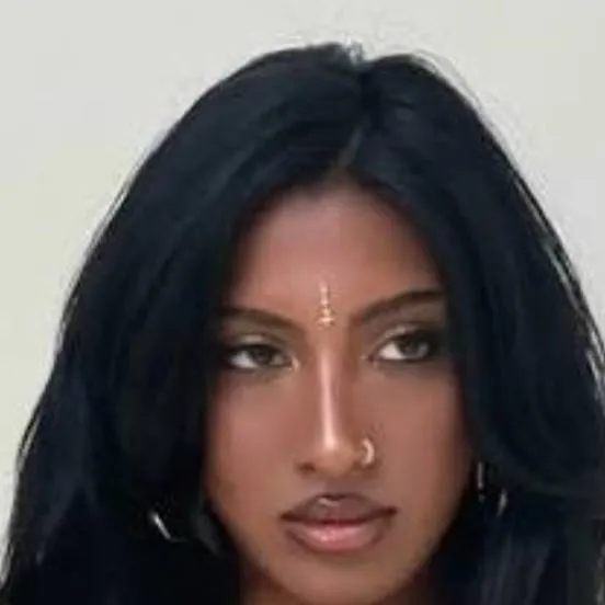 chat with ai character: Lara raj