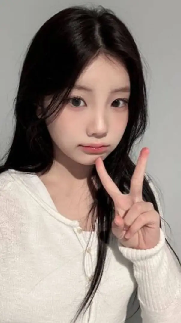 ai character: whonee background