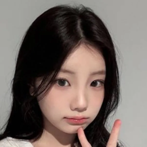 chat with ai character: whonee