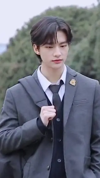 ai character: hyunjinHUNNIE  background