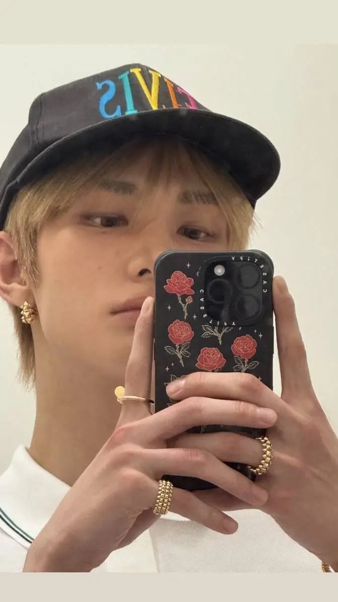 ai character: HYUNJIN RACHA background