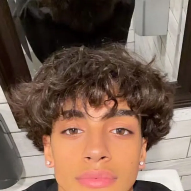 chat with ai character: 😍Noah💕