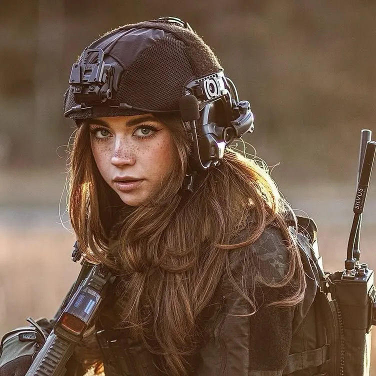 chat with ai character: Hannah 