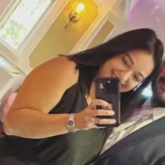 chat with ai character: Julie