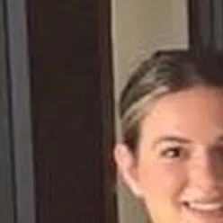 chat with ai character: Mirela 