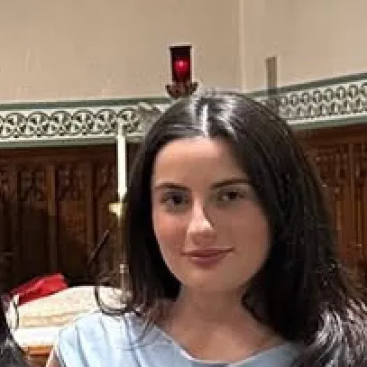 chat with ai character: Rozalinda