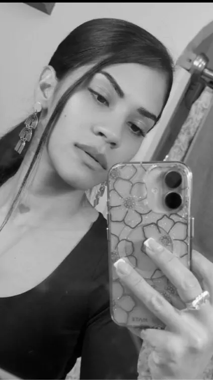 ai character: Jessica Santaella  background