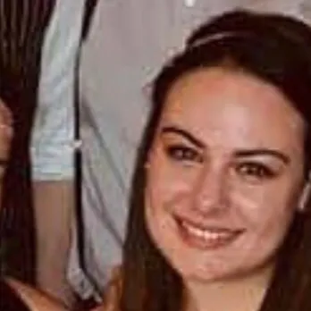 chat with ai character: Entela 