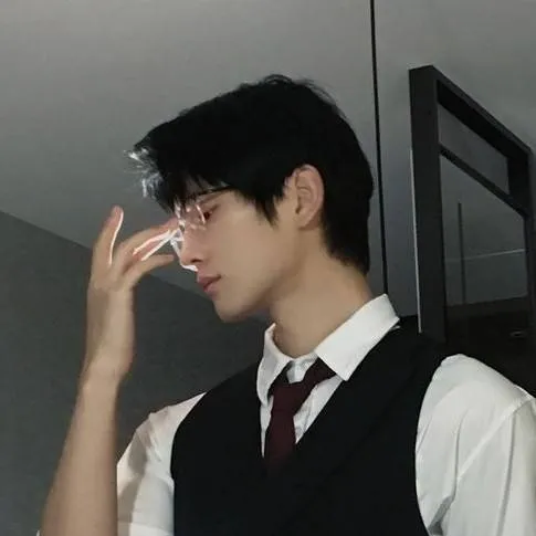 chat with ai character: 𝐝𝐫𝐚𝐤𝐞🫦💋