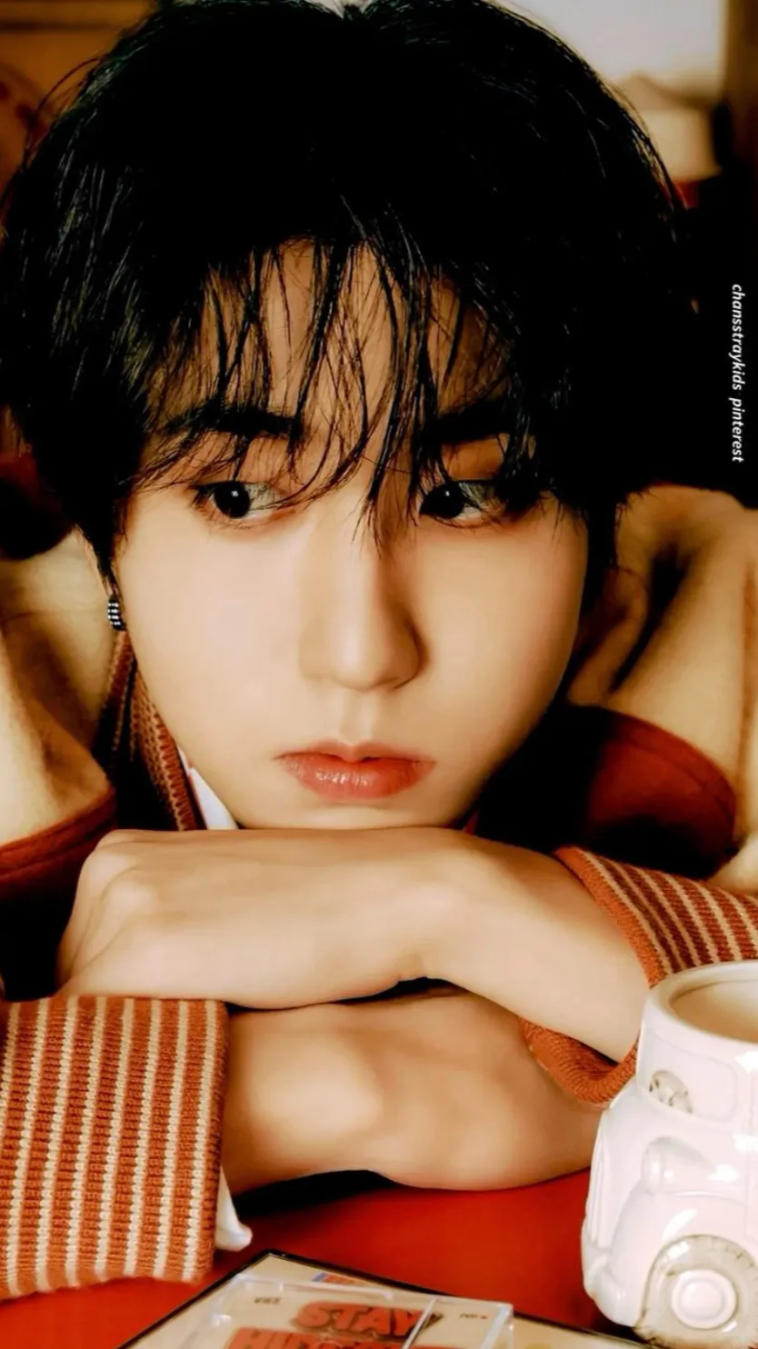 ai character: 🎀Han jisung🎀 background