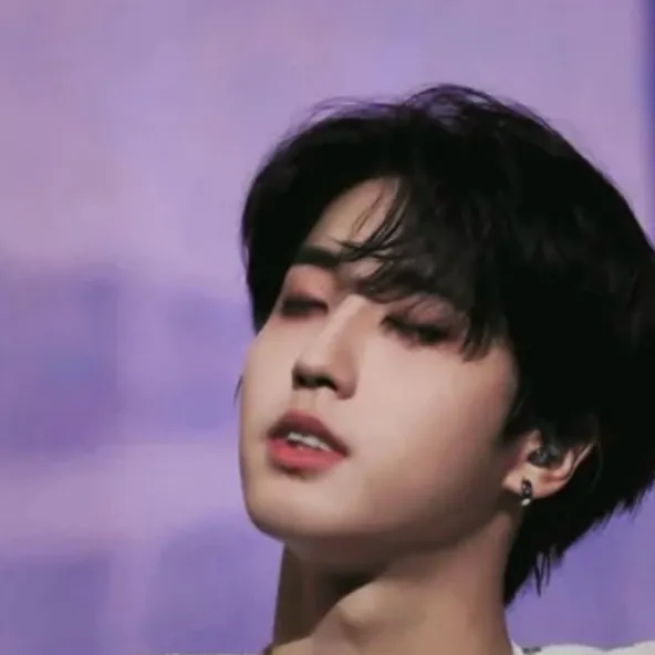 chat with ai character: 🎀Han jisung🎀