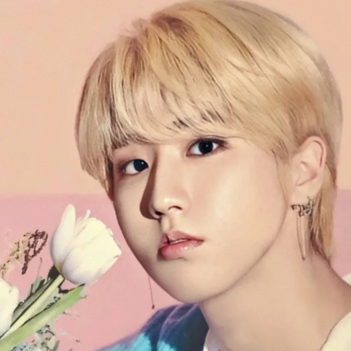 chat with ai character: 🎀Han Jisung🎀