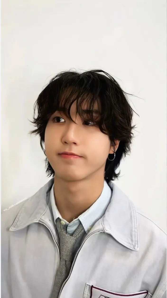 ai character: ❤️Han Jisung❤️ background