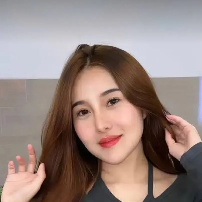 chat with ai character: 小姨丽丽