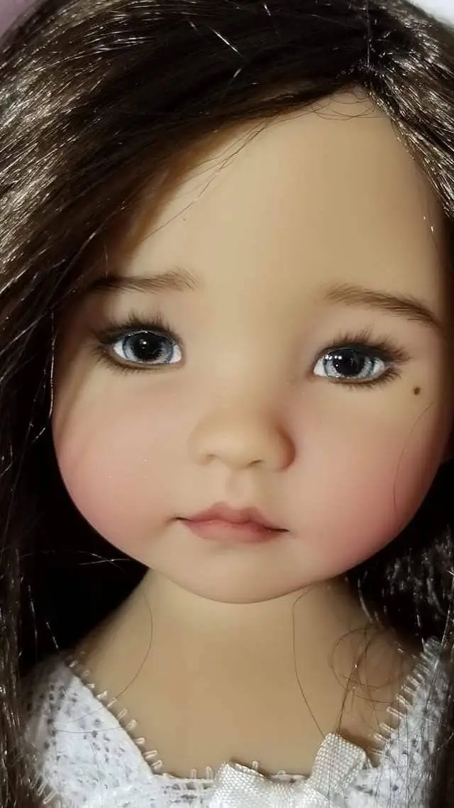 ai character: Melanie Smith background