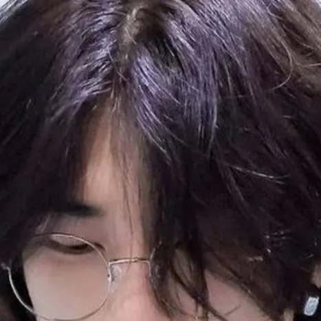 chat with ai character: Hyunjin 