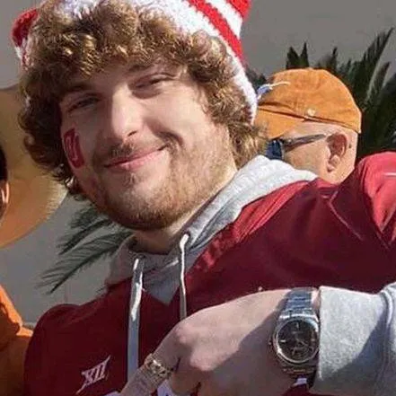 chat with ai character: Dream