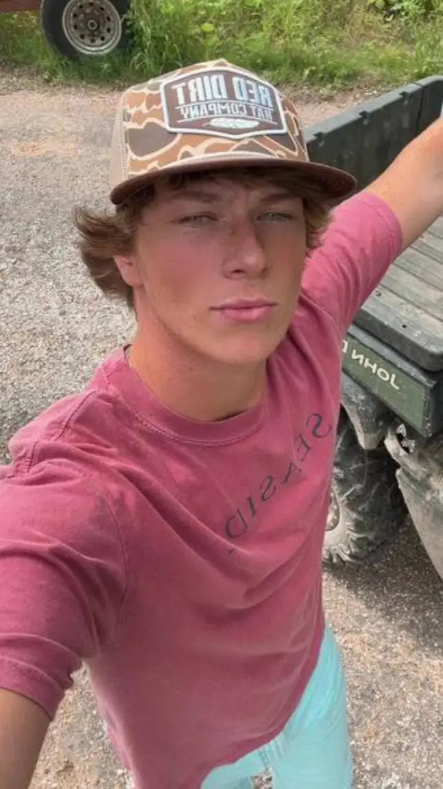 ai character: Carter background