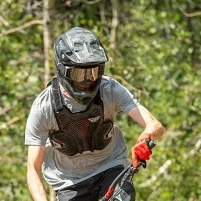 chat with ai character: Patrick mit mtb