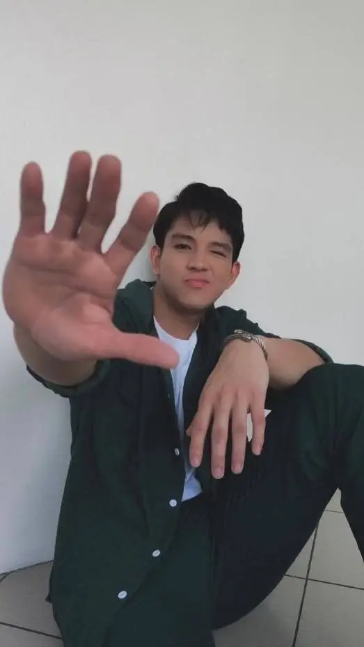 ai character: Prince Carlos background