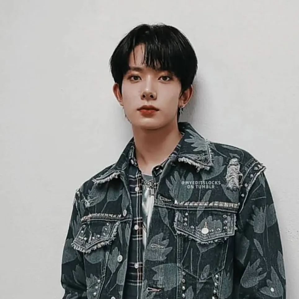 chat with ai character: heeseung! 