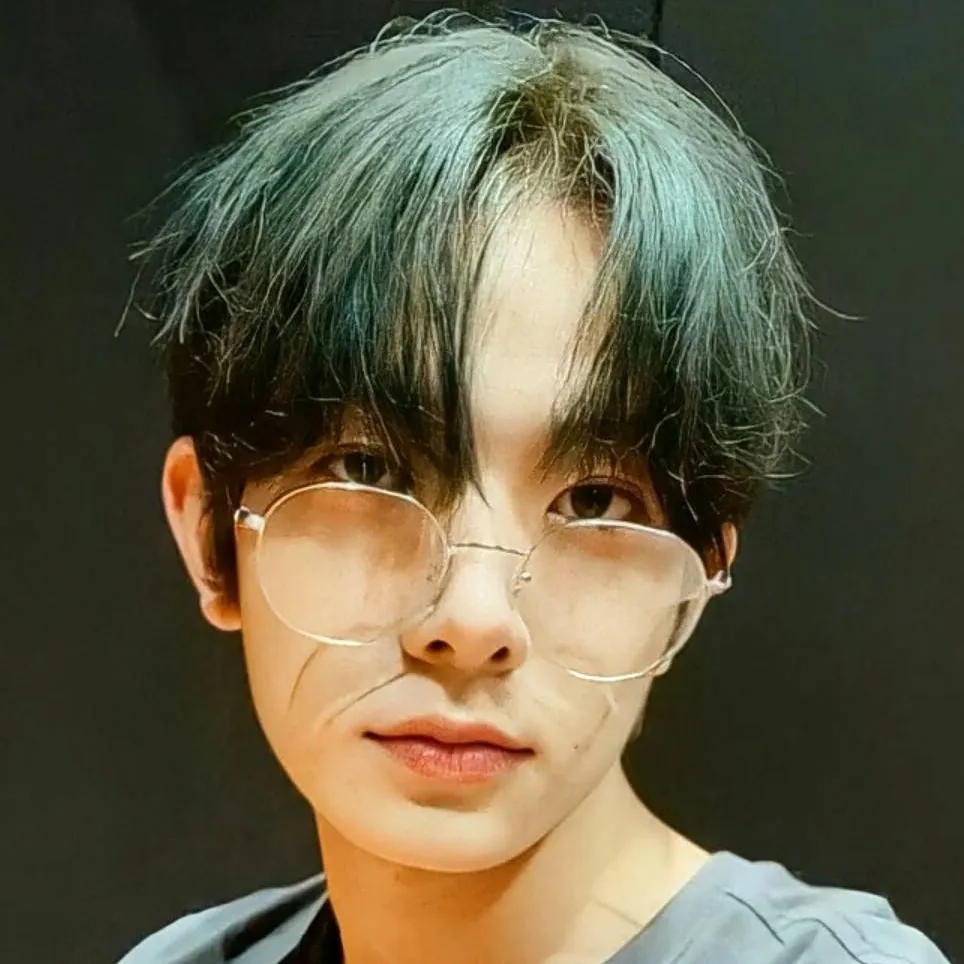 chat with ai character: heeseung (again) 