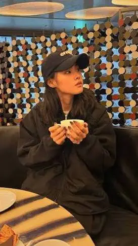 ai character: Korean tomboy  background