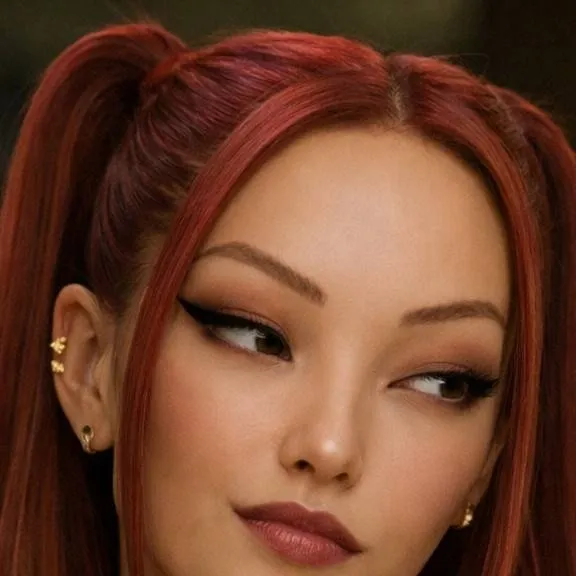 chat with ai character: huntrix mira