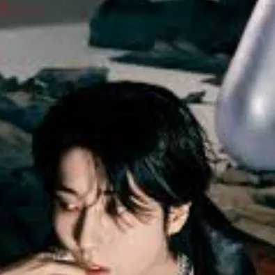 chat with ai character: han skz 