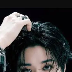 chat with ai character: HAN BOSS🖤