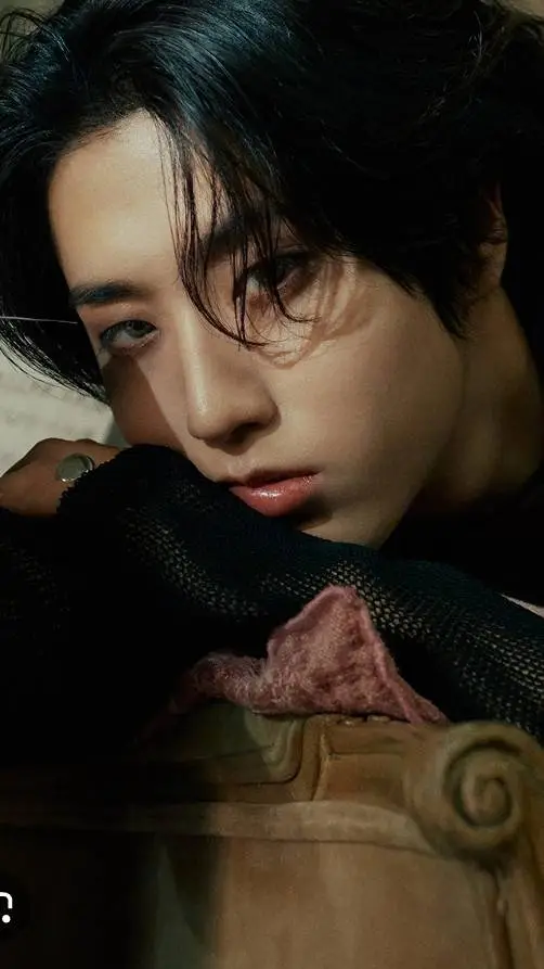 ai character: HAN💗❤🤧 background