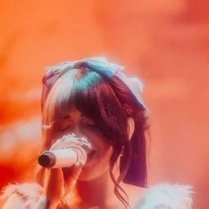chat with ai character: 🩷MELANIE MARTINEZ🩷
