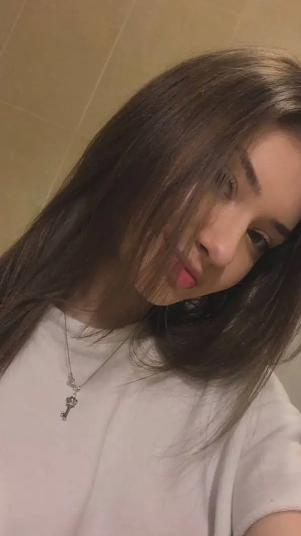 ai character: Emi background