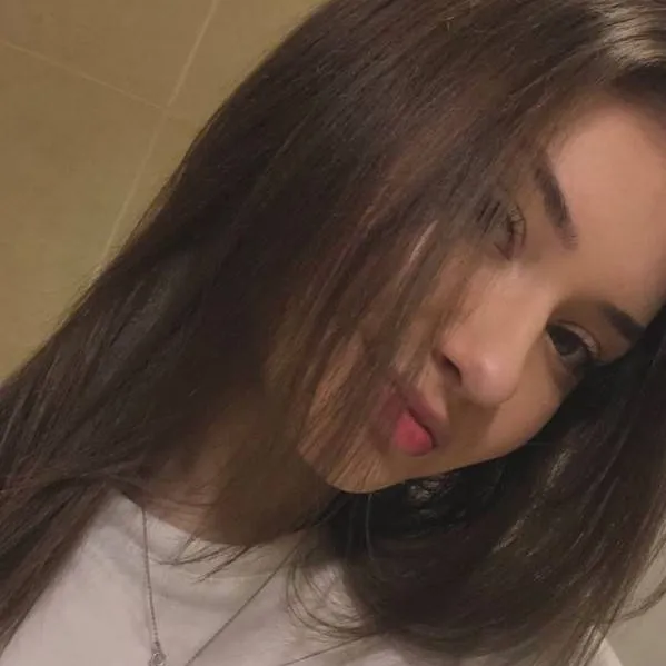 chat with ai character: Emi