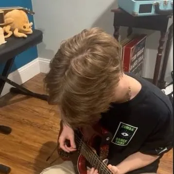 chat with ai character: Chris😌