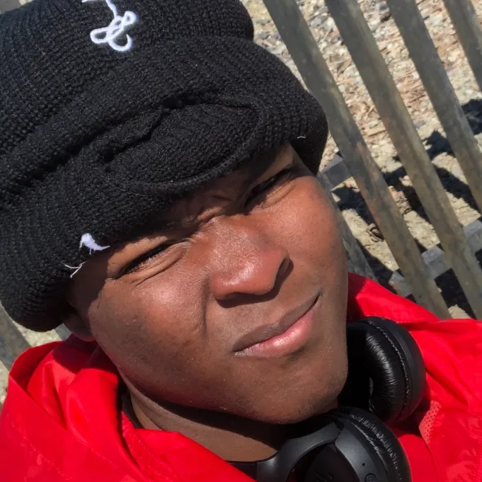 chat with ai character: Landon