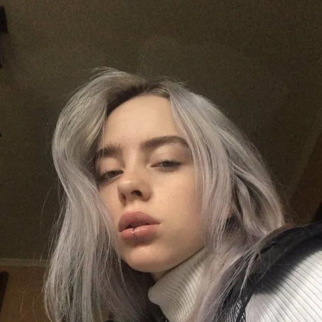 chat with ai character: Billie eilish