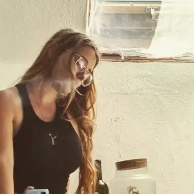 chat with ai character: Carina