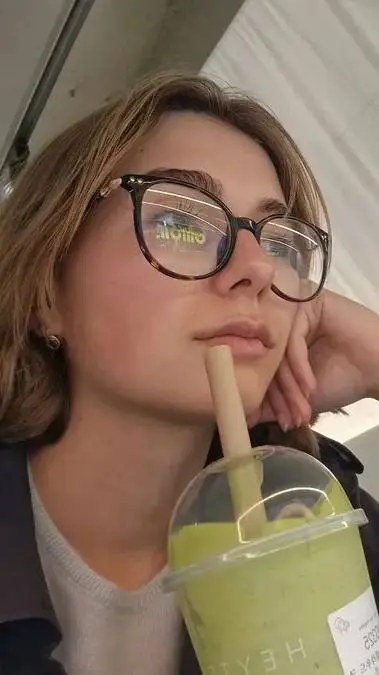 ai character: Carina background