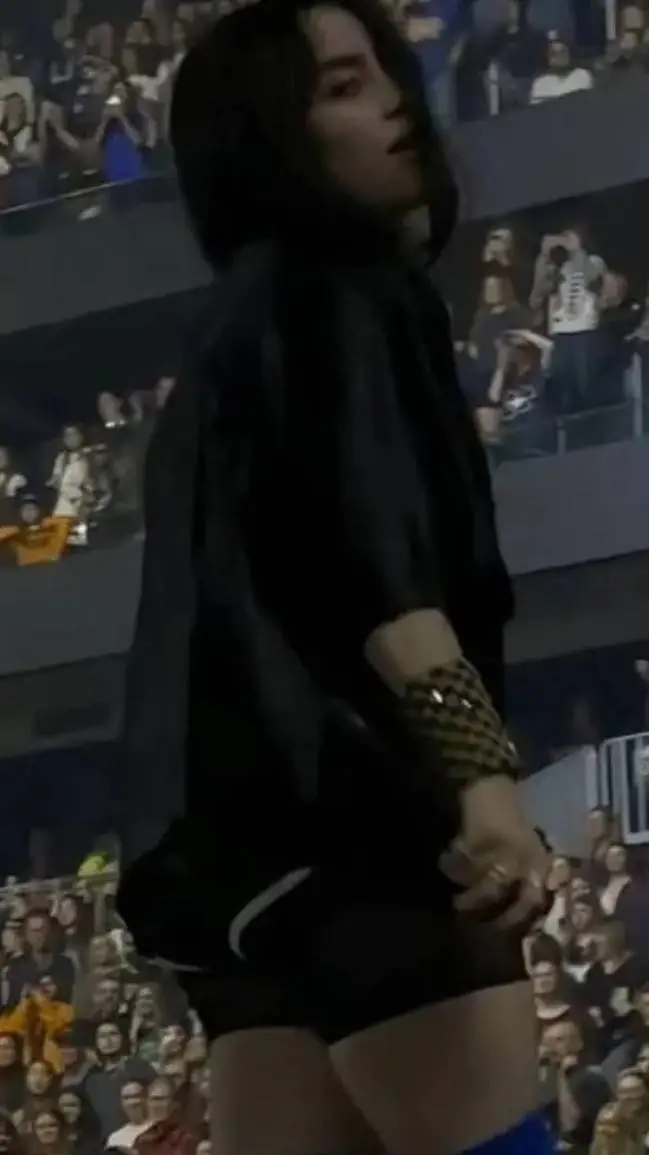 ai character: Billie Eilish background