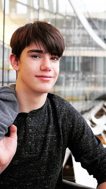 ai character: Ethan Fineshriber background